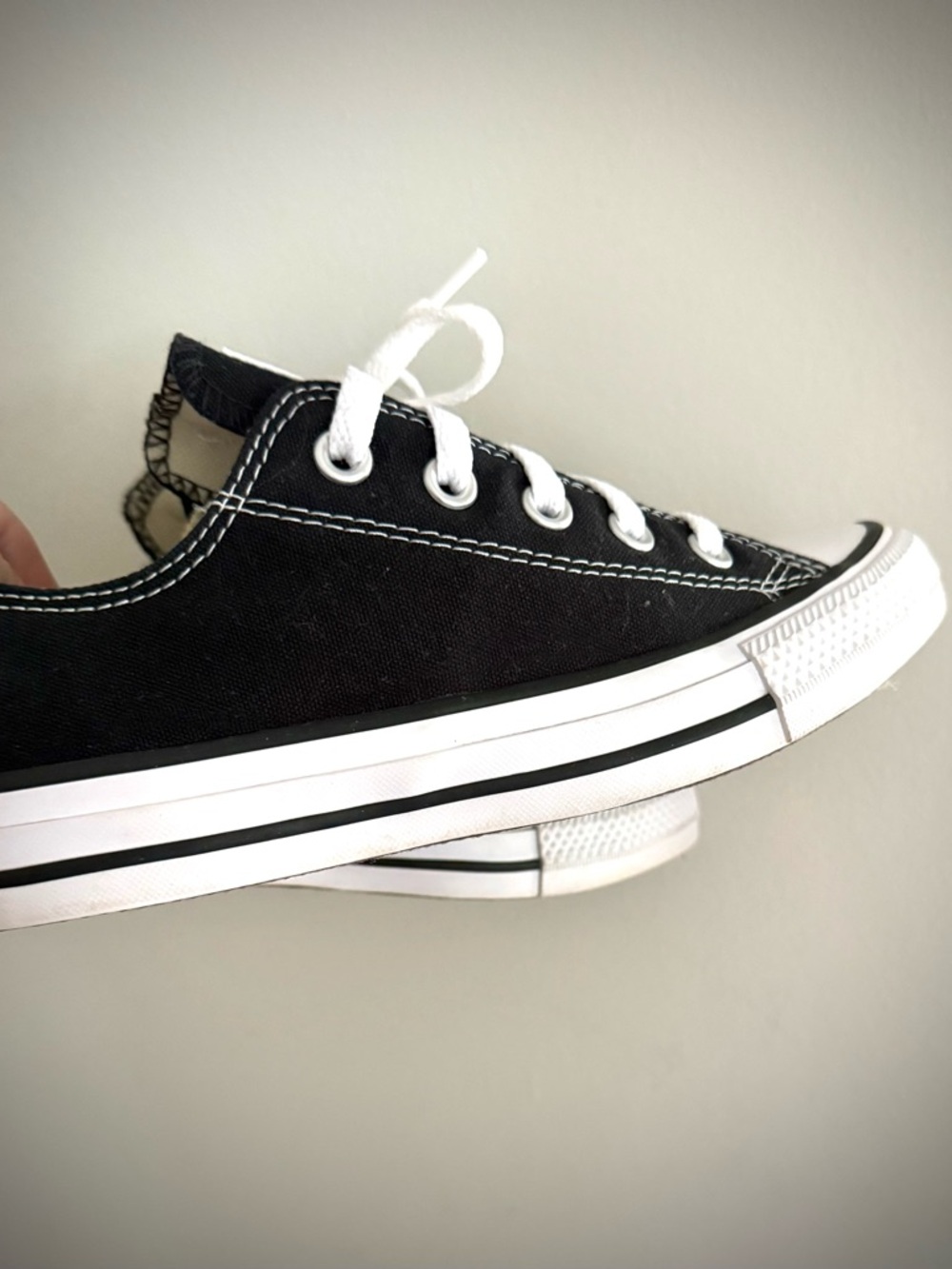 Converse Black & White Women’s Size 6 Low Top Sneakers - Picture 3 of 9